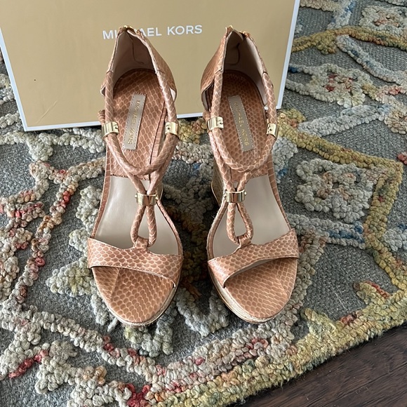 Michael Kors Sherie genuine snake suntan wedge sandal size 7 - worn 1x with box - Picture 2 of 6